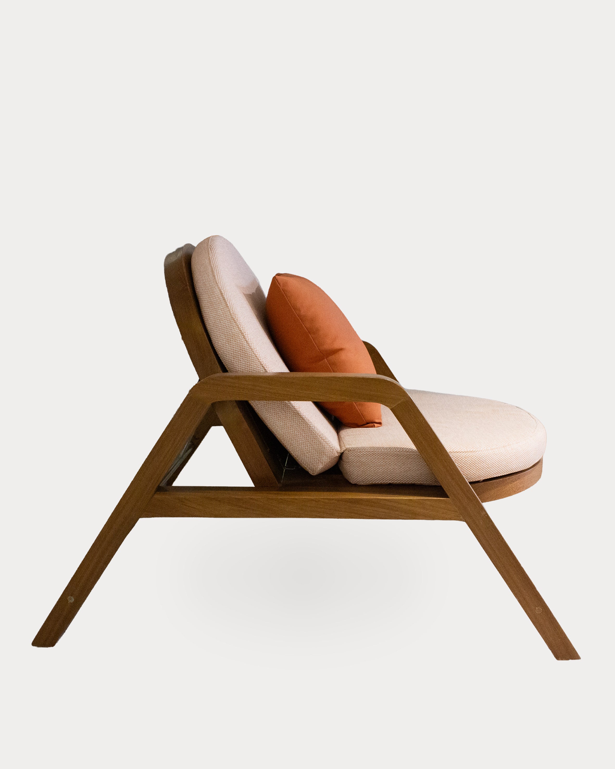 Namos Lounge Chair
