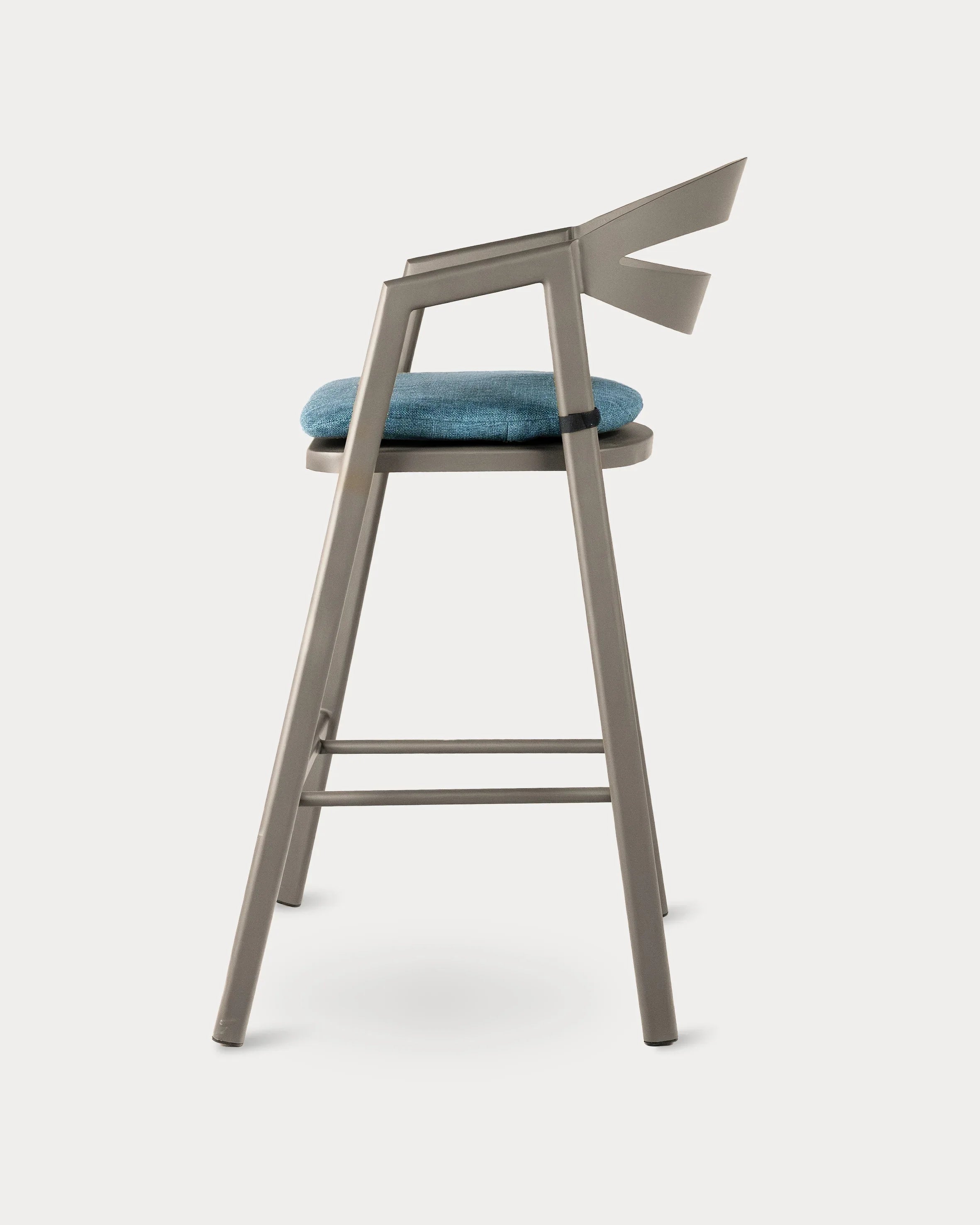 The Half Moon Bar Chair#Cushion Color_Blue#Aluminum Color_Taupe
