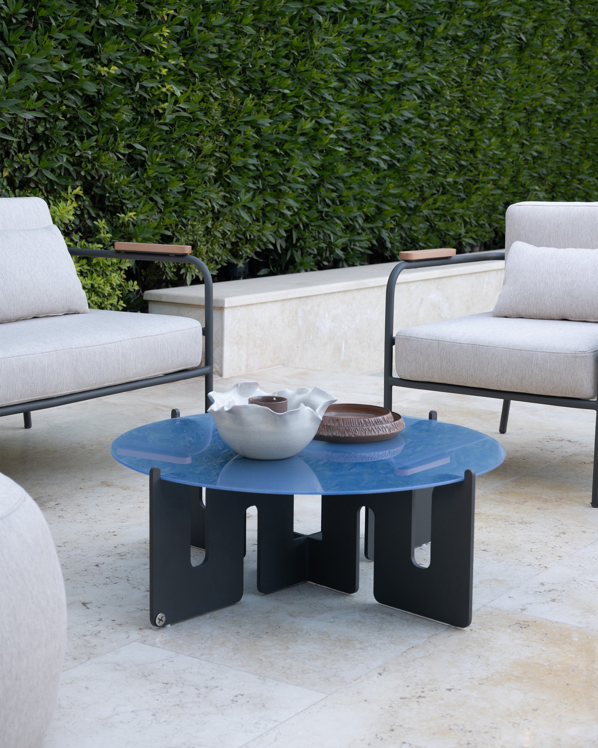 The Waves Coffee Table #Aluminum_Dark Gray#Glass_Blue